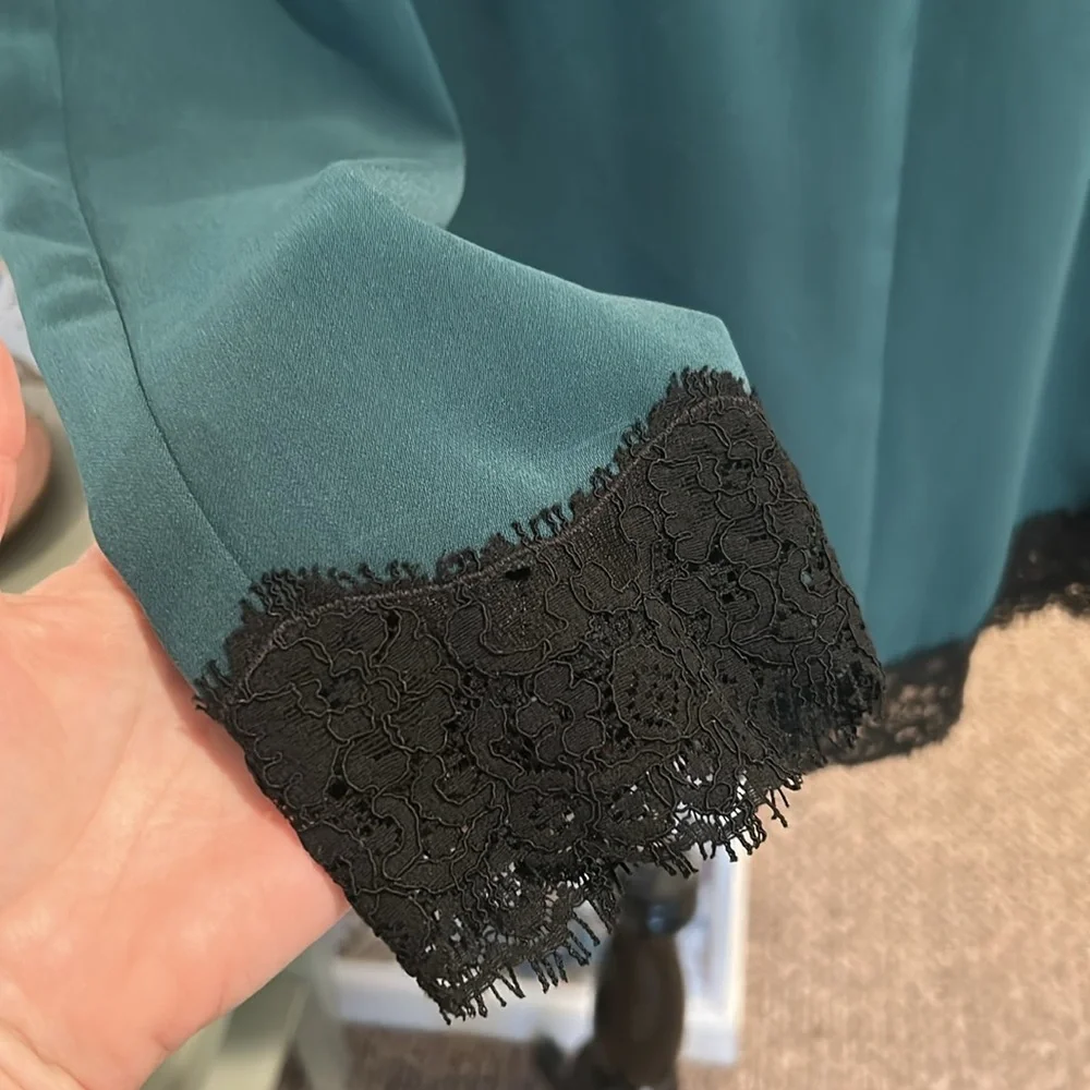 Tuckernuck Juniper Veil Lace Trim Women's Blouse - Picture 3 of 7